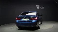 2021 BMW 3-Series 320i Luxury, синий — фото 4