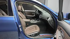 2021 BMW 3-Series 320i Luxury, синий — фото 11