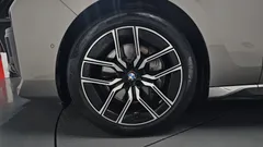 2024 BMW 7-Series 740i xDrive M Sport, серо-серебристый — фото 5