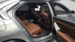 2024 BMW 7-Series 740i xDrive M Sport, серо-серебристый — фото 12