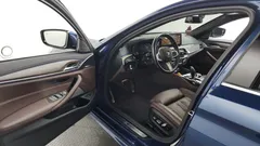 2021 BMW 5-Series 530i M Sport Package, синий — фото 10