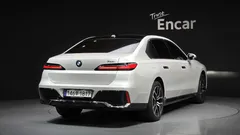 2023 BMW 7-Series 740i sDrive M Sport, белый — фото 2