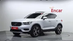 2021 Volvo XC40 B4 Inscription, белый — фото 1