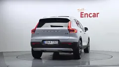 2021 Volvo XC40 B4 Inscription, белый — фото 4