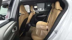 2021 Volvo XC40 B4 Inscription, белый — фото 11