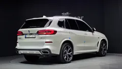 2022 BMW X5 xDrive 45e M Sport, белый — фото 2