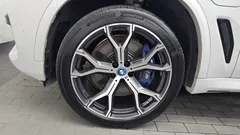2022 BMW X5 xDrive 45e M Sport, белый — фото 5