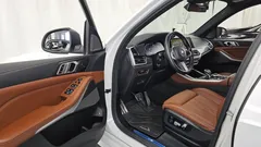 2022 BMW X5 xDrive 45e M Sport, белый — фото 10