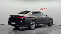 2023 BMW 7-Series 740i sDrive Design Pure Excellence, 금색투톤 — фото 2