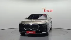 2023 BMW 7-Series 740i sDrive Design Pure Excellence, 금색투톤 — фото 3