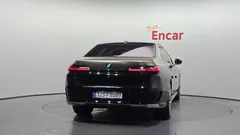 2023 BMW 7-Series 740i sDrive Design Pure Excellence, 금색투톤 — фото 4