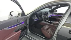 2023 BMW 7-Series 740i sDrive Design Pure Excellence, 금색투톤 — фото 10