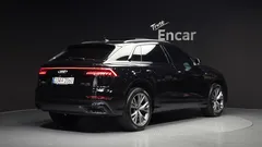 2022 Audi Q8 55 TFSI Quattro Premium — фото 2