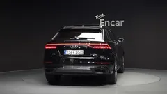 2022 Audi Q8 55 TFSI Quattro Premium — фото 4