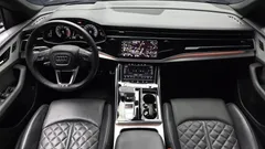2022 Audi Q8 55 TFSI Quattro Premium — фото 7