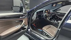 2023 BMW 5-Series M550i xDrive — фото 10