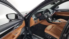 2021 BMW 7-Series 745Le iPerformance M Sport, чёрный — фото 10
