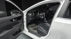 2022 Kia K3 1.6 Turbo GT 5Door, белый — фото 10