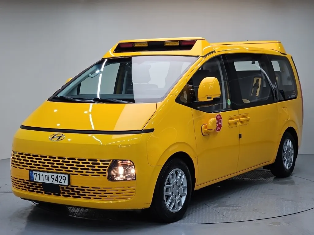 2022 Hyundai Staria L3.5  Kinder Safety Car
