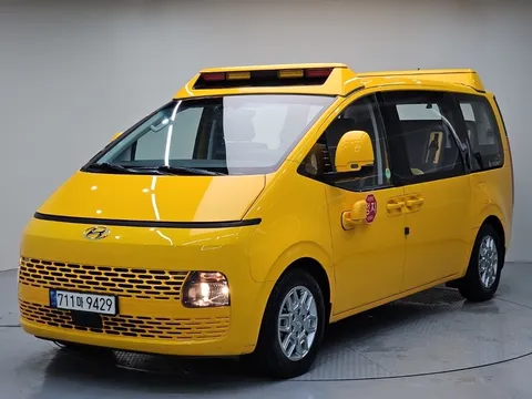 2022 Hyundai Staria L3.5  Kinder Safety Car