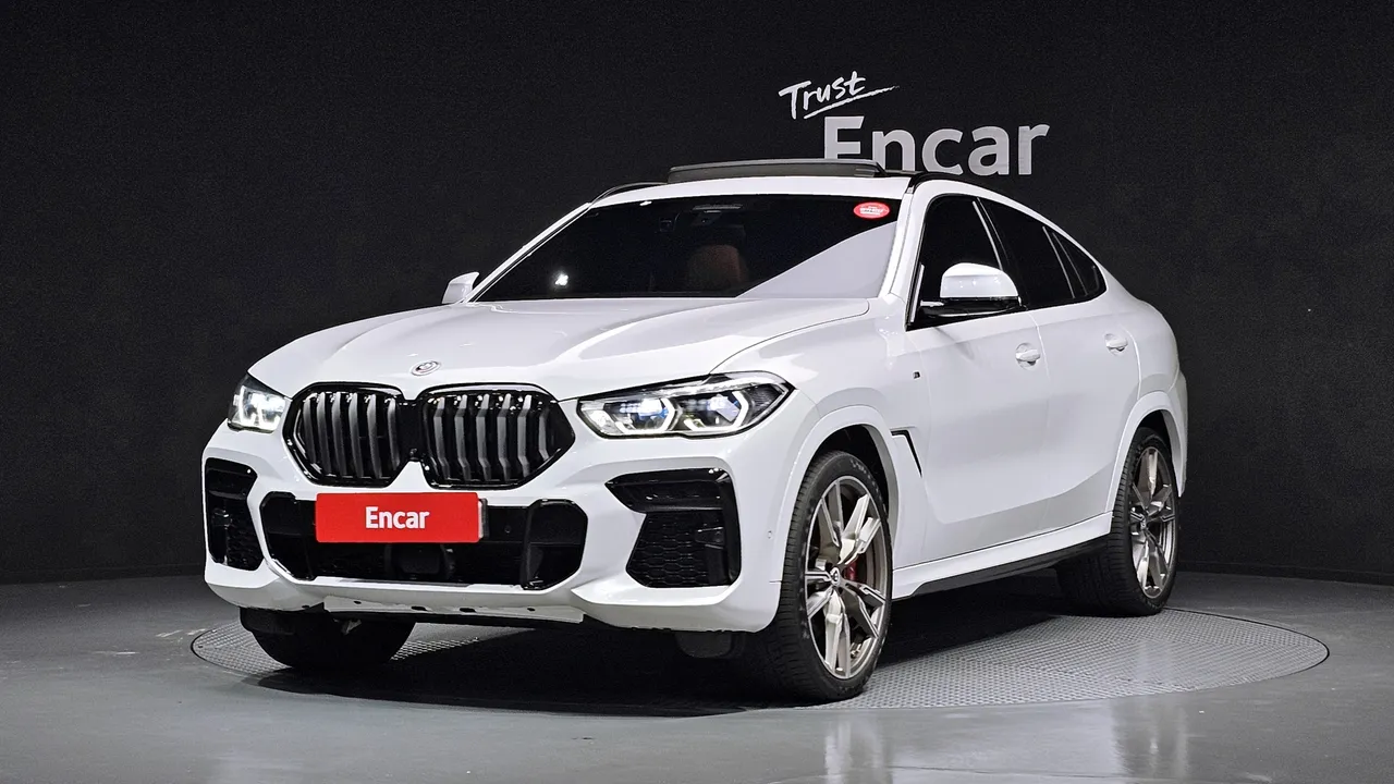 2023 BMW X6 M50i