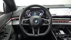 2024 BMW 5-Series 530i xDrive M Sport, белый — фото 12