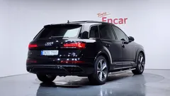 2023 Audi Q7 55 TFSI Quattro Premium, чёрный — фото 2