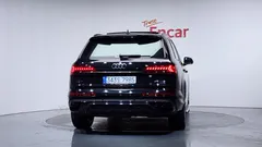 2023 Audi Q7 55 TFSI Quattro Premium, чёрный — фото 4