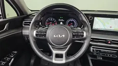 2023 Kia K5 2.0, белый — фото 16