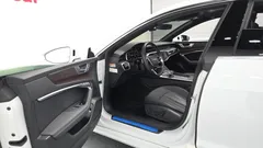 2022 Audi A7 45 TDI Quattro Premium, белый — фото 10