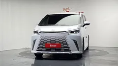 2025 Lexus LM 500h Royal — фото 3