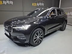 2021 Volvo XC60 T8 Inscription, чёрный — фото 1
