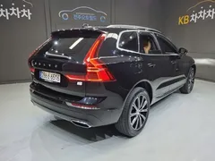 2021 Volvo XC60 T8 Inscription, чёрный — фото 2