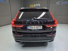 2021 Volvo XC60 T8 Inscription, чёрный — фото 4