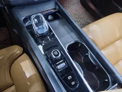 2021 Volvo XC60 T8 Inscription, чёрный — фото 9