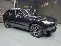 2021 Volvo XC60 T8 Inscription, чёрный — фото 16