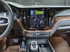 2021 Volvo XC60 T8 Inscription, чёрный — фото 17