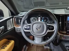 2021 Volvo XC60 T8 Inscription, чёрный — фото 18