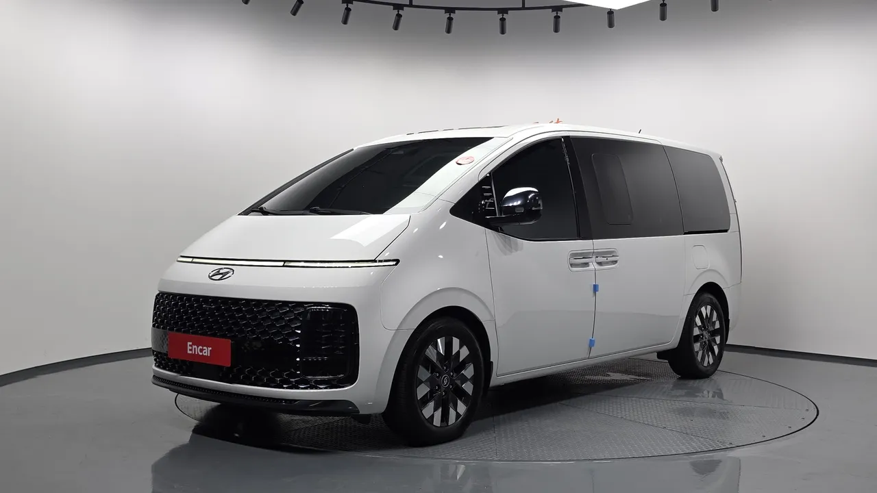 2022 Hyundai Staria Lounge 9-Seater
