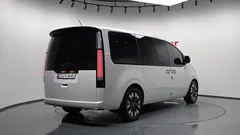 2022 Hyundai Staria Lounge 9-Seater — фото 2