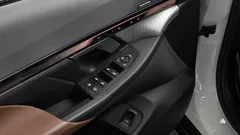 2024 BMW 5-Series 530i xDrive M Sport, белый — фото 16