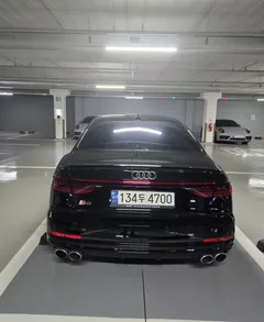 2021 Audi S8 4.0 TFSI Quattro LWB, чёрный — фото 4
