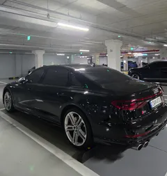 2021 Audi S8 4.0 TFSI Quattro LWB, чёрный — фото 18