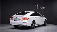 2022 Honda Accord 2.0 Hybrid Touring — фото 2