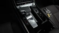2023 Audi A8 55 TFSI Quattro Premium LWB, чёрный — фото 9