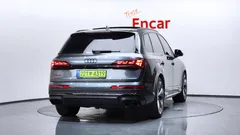 2025 Audi SQ7 4.0 TFSI Quattro — фото 4