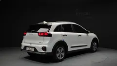 2022 Kia Niro 1.6 HEV, белый — фото 2