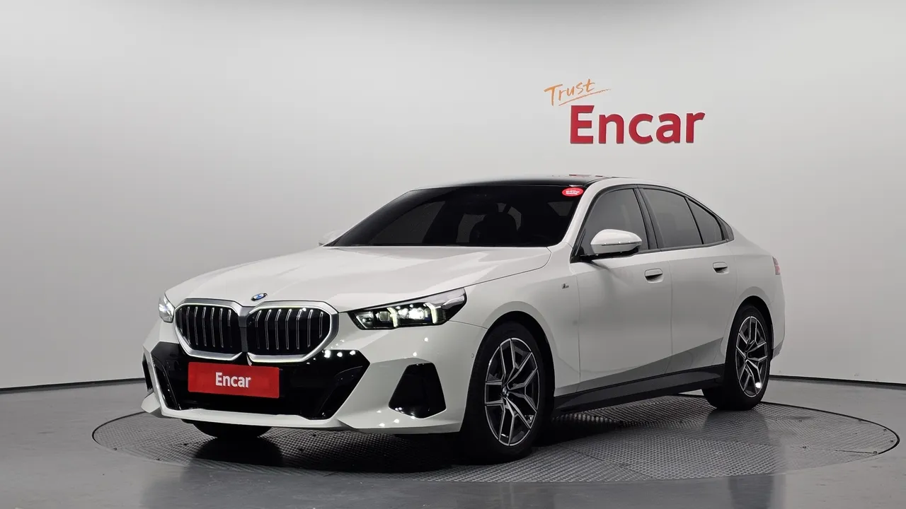 2024 BMW 5-Series 520i M Sport