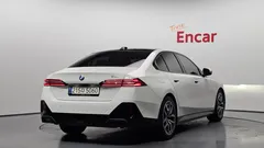 2024 BMW 5-Series 520i M Sport — фото 2