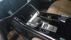 2021 Audi A8 60 TFSI Quattro LWB, чёрный — фото 9